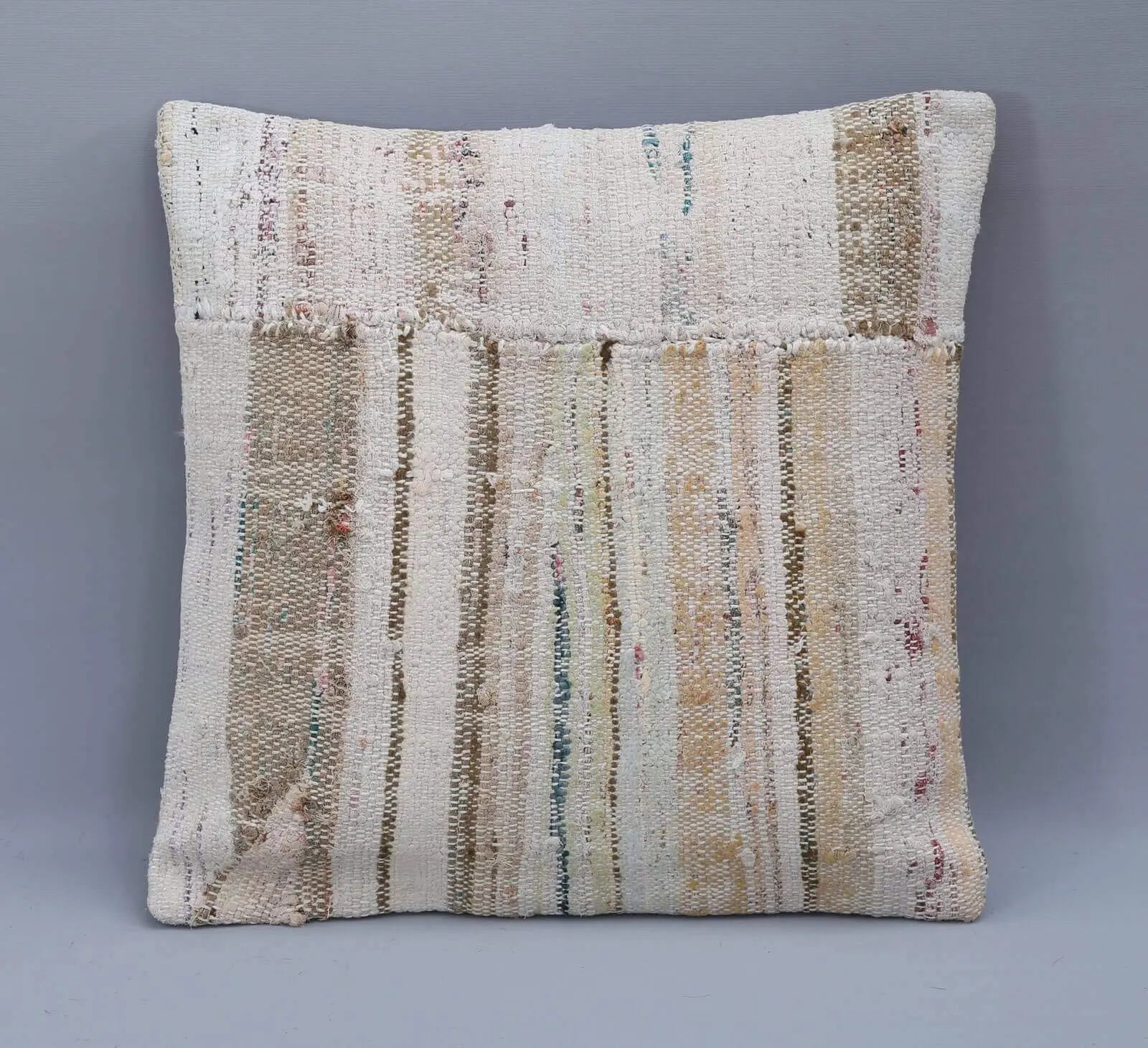 RC 27208 1 BEIGE PILLOWS